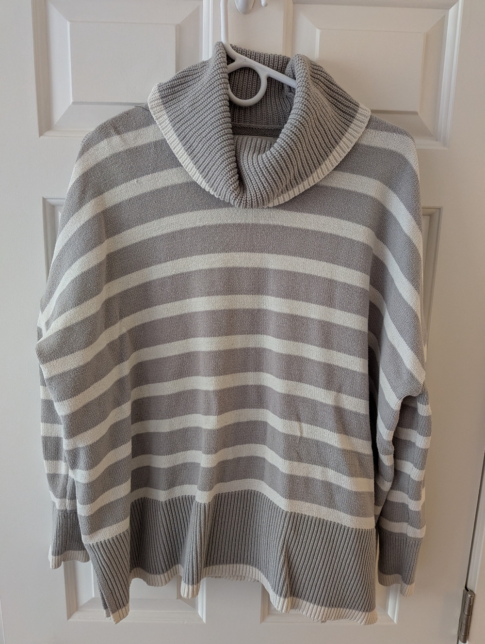Women's LOFT Striped Turtleneck Sweater in Light Gray and Cream Size M